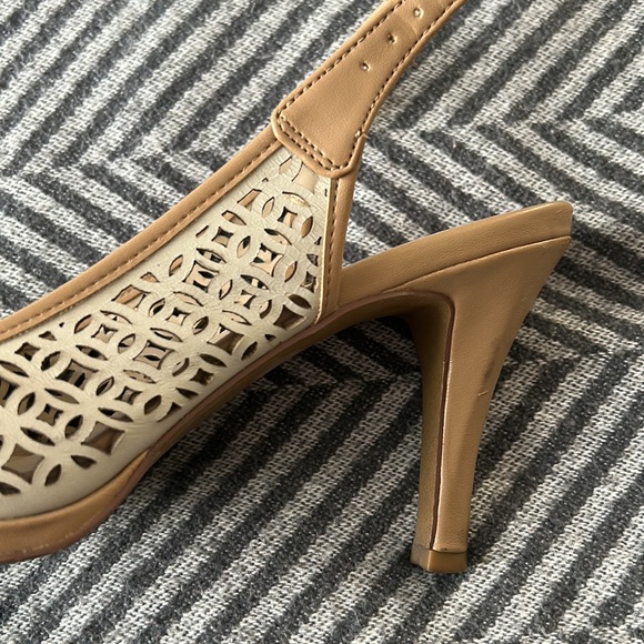 Adrienne Vittadini Shoes - Picture 5 of 6